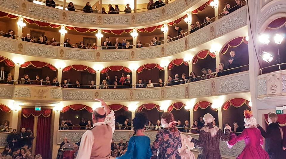 Nuovo sold out al Teatro Garibaldi di Modica. Applausi a scena aperta per “La locandiera”