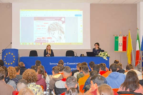 Questo non è amore. La campagna della Polizia contro la violenza di genere ha toccato le scuole