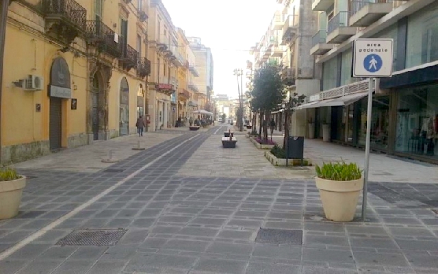 Il sindaco Cassì: “Riapriremo via Roma”. Non più isola pedonale, forse ztl. Ma è davvero la soluzione migliore?