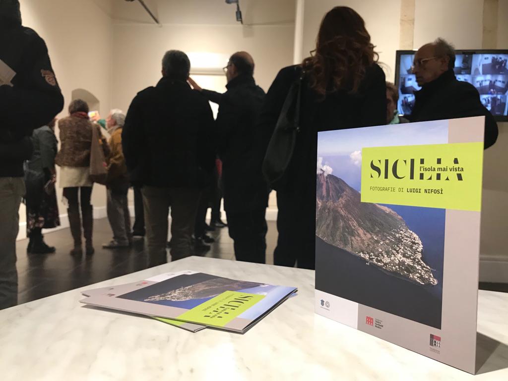 Inaugurata la mostra fotografica di Luigi Nifosì. La Sicilia vista dall’alto con straordinari scatti aerei