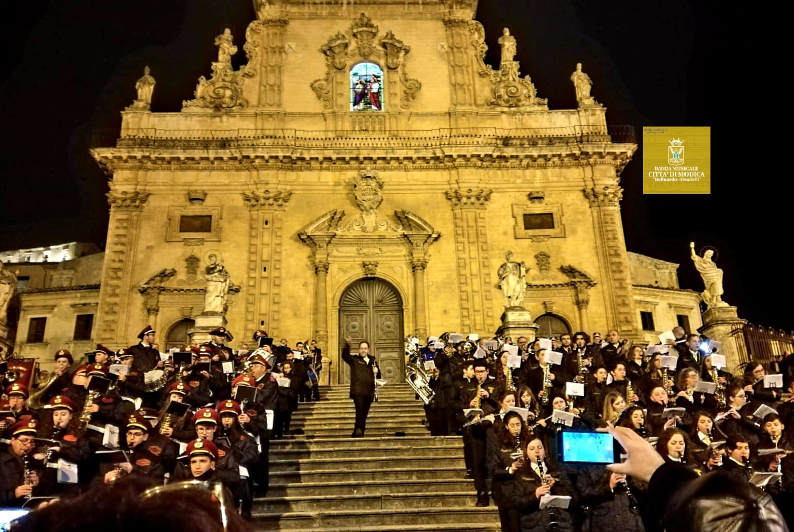 Modica ospita il raduno delle bande musicali. Atmosfera da sogno sulla scalinata di S. Pietro