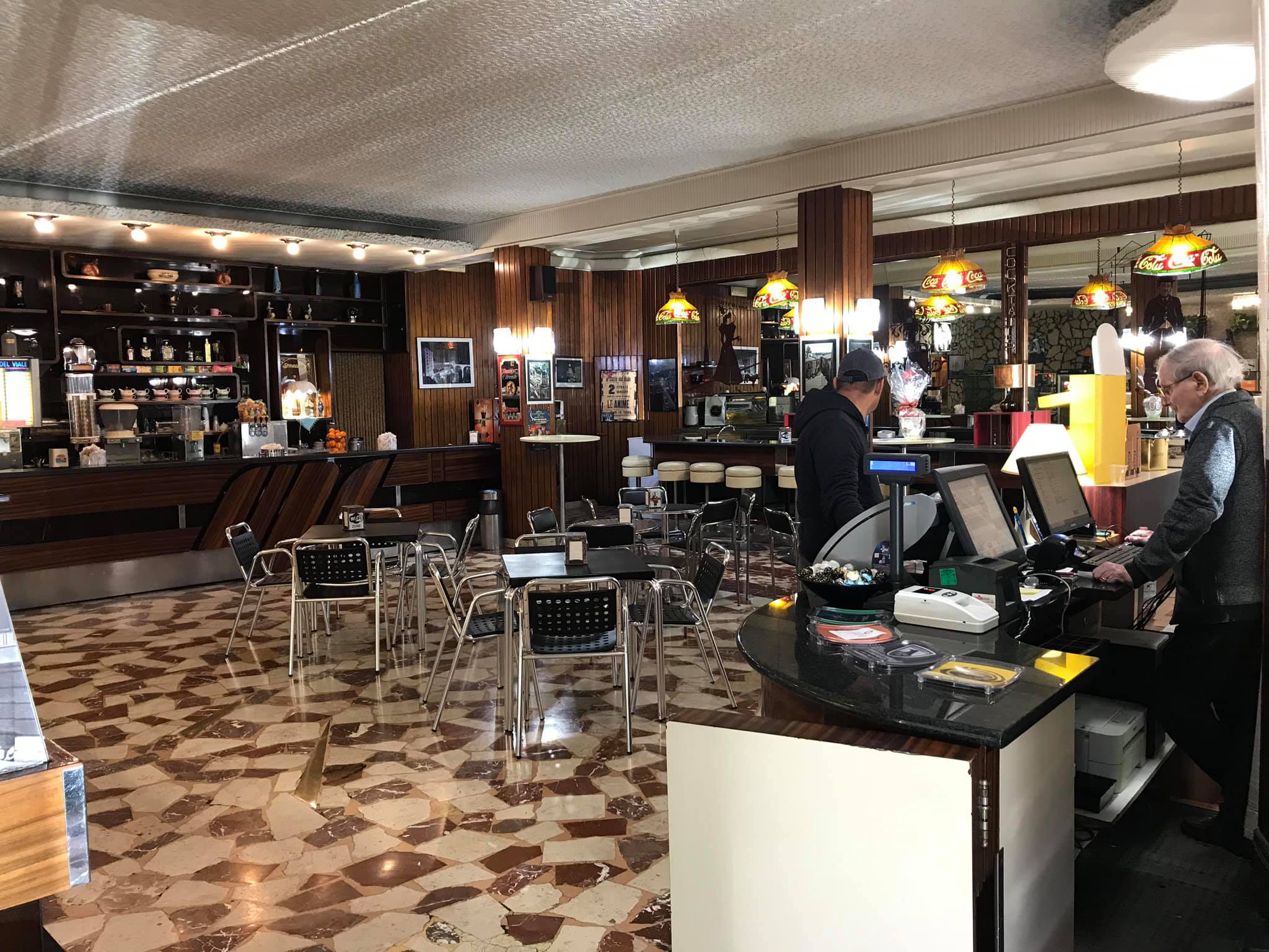 Chiude il Caffè del Viale a Ragusa. Lo storico bar Talmone oggi vive il suo ultimo giorno. Nelle prossime settimane potrebbero chiudere altri bar in via Roma