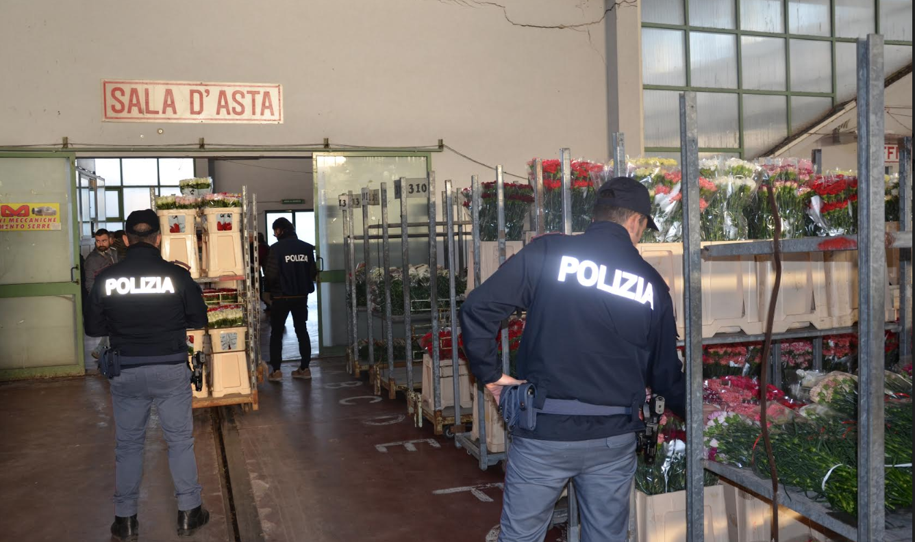 Controlli della Polizia al mercato dei fiori a Vittoria. Riscontrate numerose irregolarità