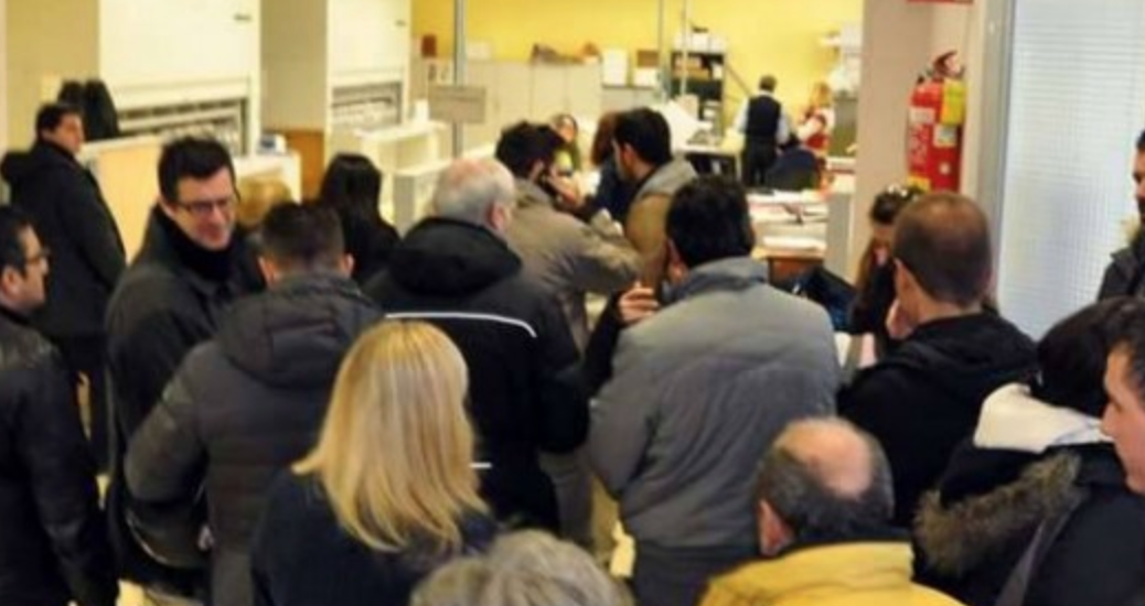 Caos e code all’ufficio anagrafe. La segnalazione del consigliere D’Asta