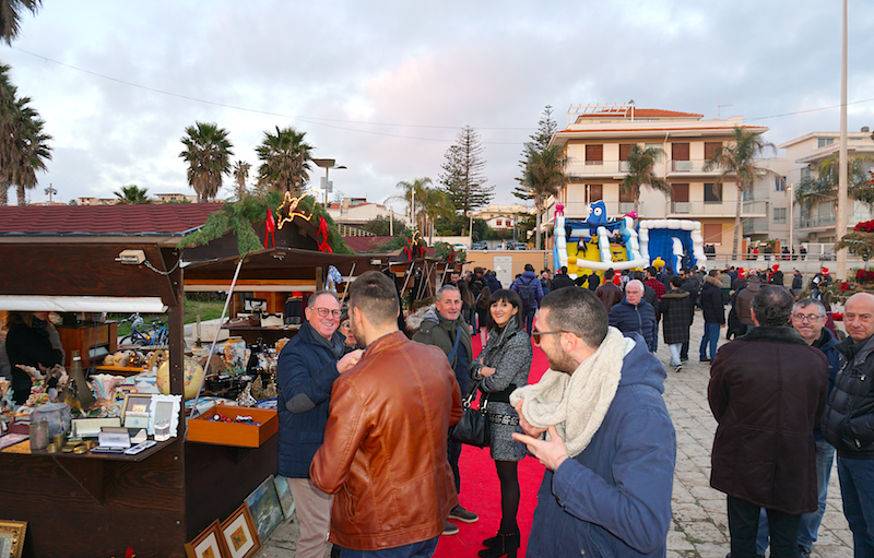 Arrivano gli show circensi per “Natale al Porto” a Marina di Ragusa. Si inizia questo venerdì pomeriggio con il mini circo per i bambini. Domenica il “Regno Acquatico” con i mini squali