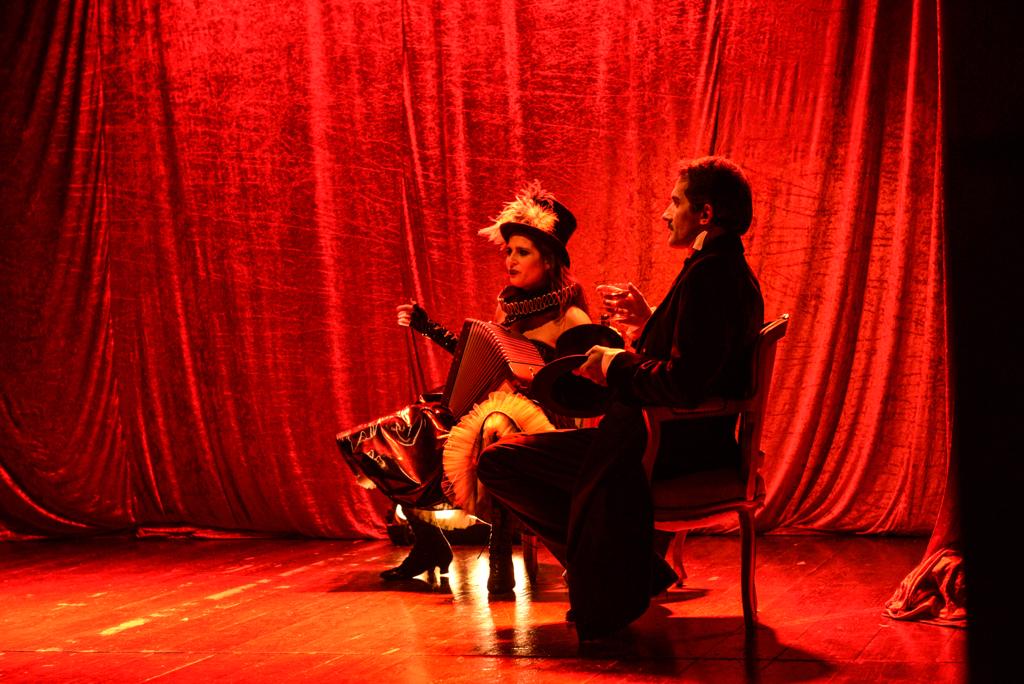 “la signora delle camelie” al teatro Donnafugata convince ed emoziona. Un successo