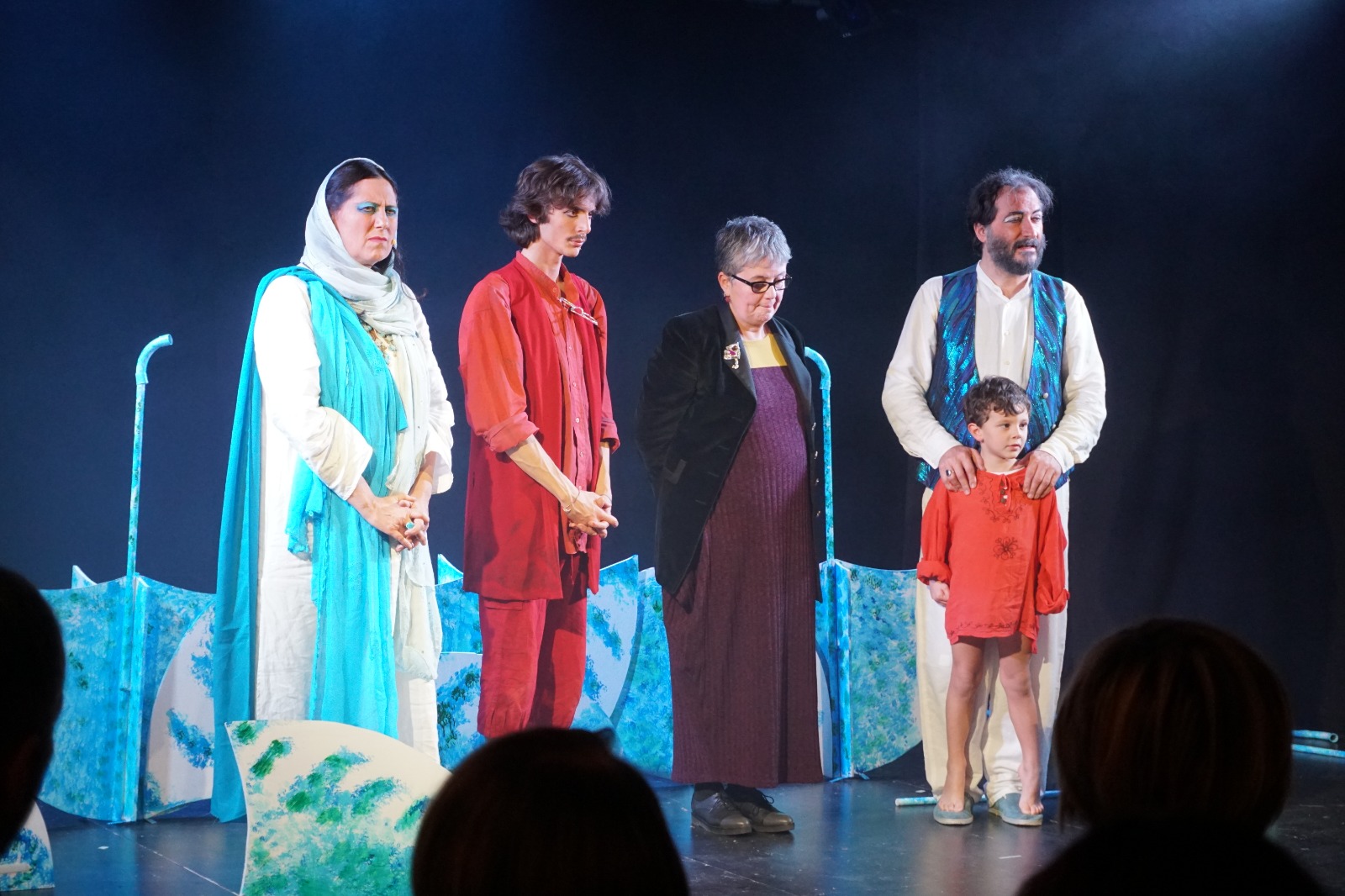 Ziq è sulla spiaggia. A teatro la storia di un ragazzo-migrante con un bravissimo Giuseppe Arezzi. FOTO GALLERY