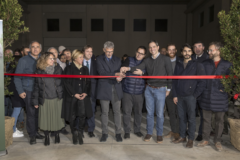 Produzione canapa, a Ragusa inaugurato lo stabilimento più grande d’Italia. Martines ceo di Canapar: “Protagonisti del made in Italy”
