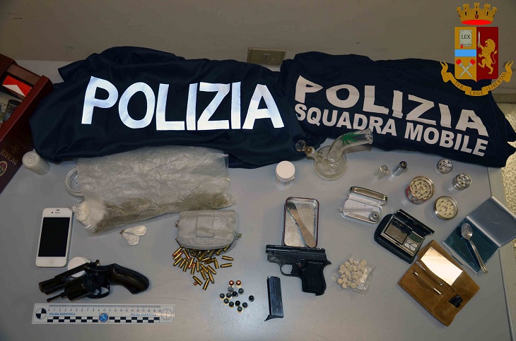 Arrestato a Vittoria incensurato per droga e detenzione armi e munizioni