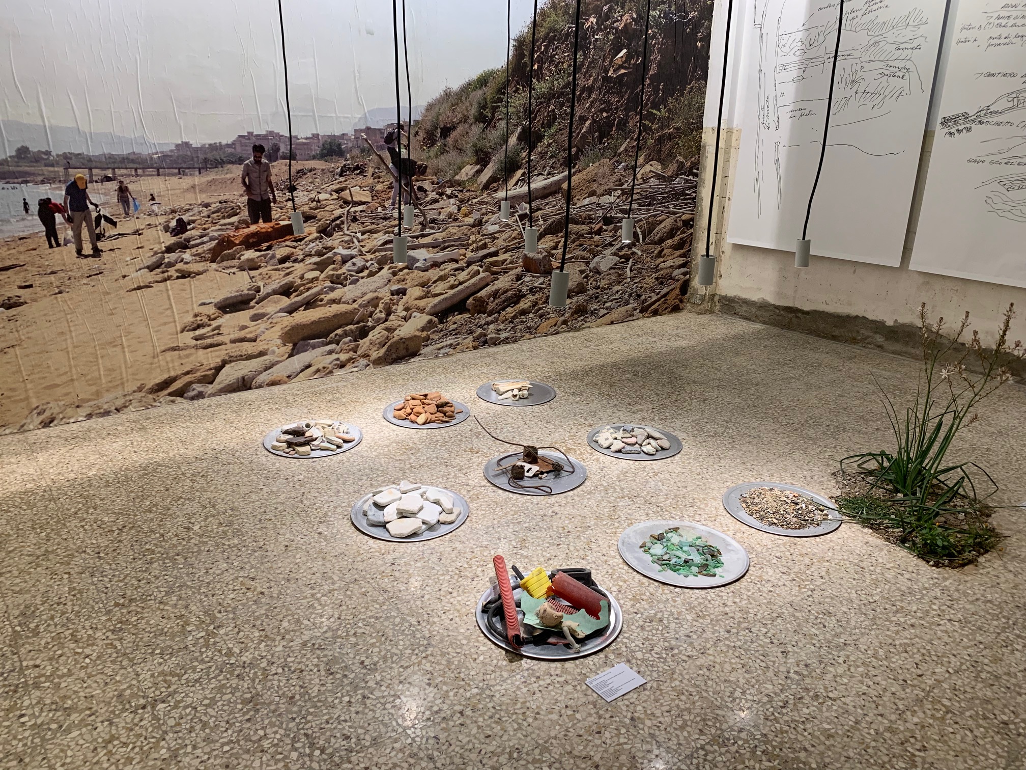 Architetti iblei inaugurano mostra “Giardino di Giardini” con installazione di Collovà a Ragusa
