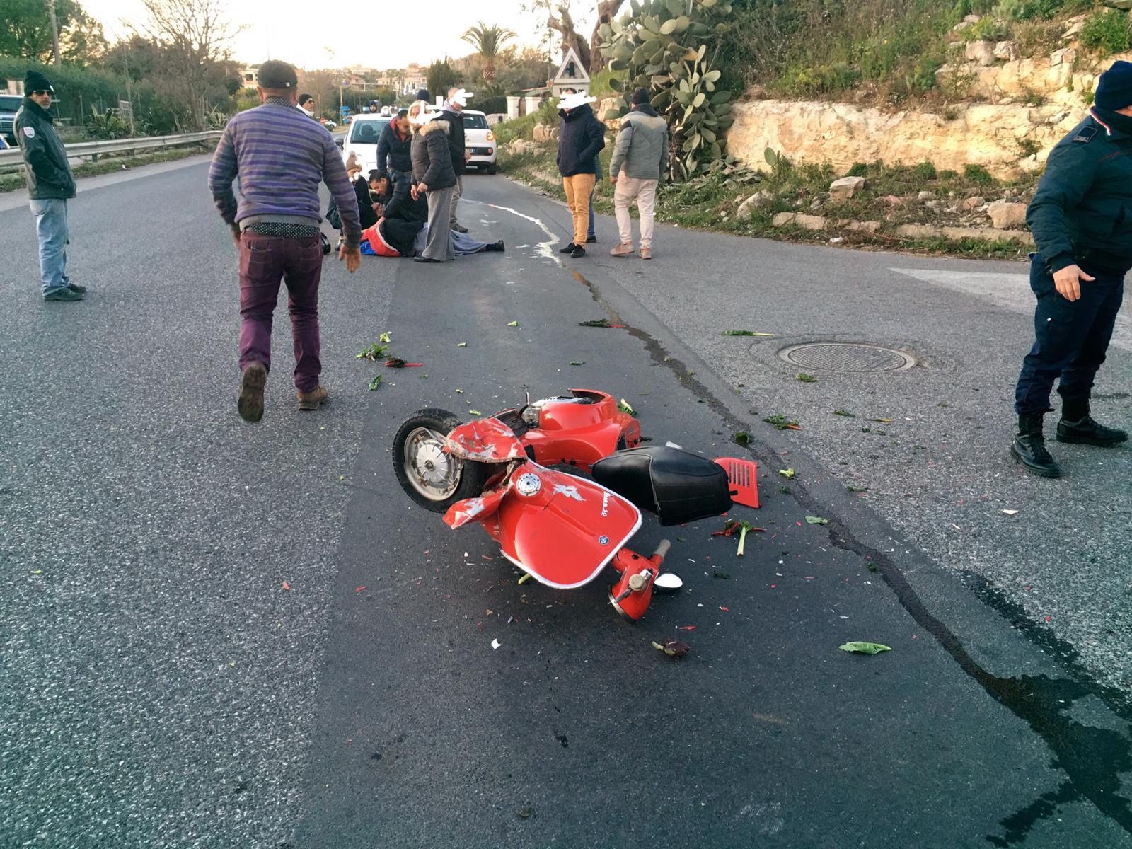 Incidente a Modica tra un’auto ed una vespa 50. Ferito un giovane