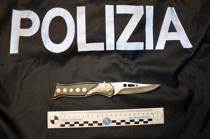 Ancora controlli a Vittoria.La Polizia denuncia un extracomunitario armato di coltello