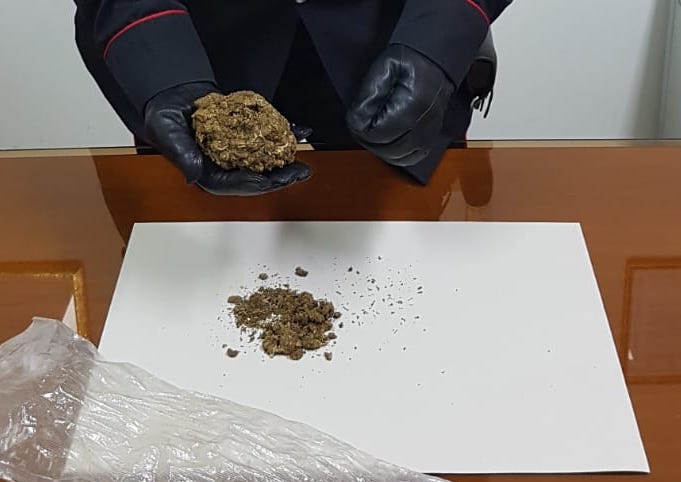 Marijuana in casa, arrestato dai Carabinieri un 27enne incensurato