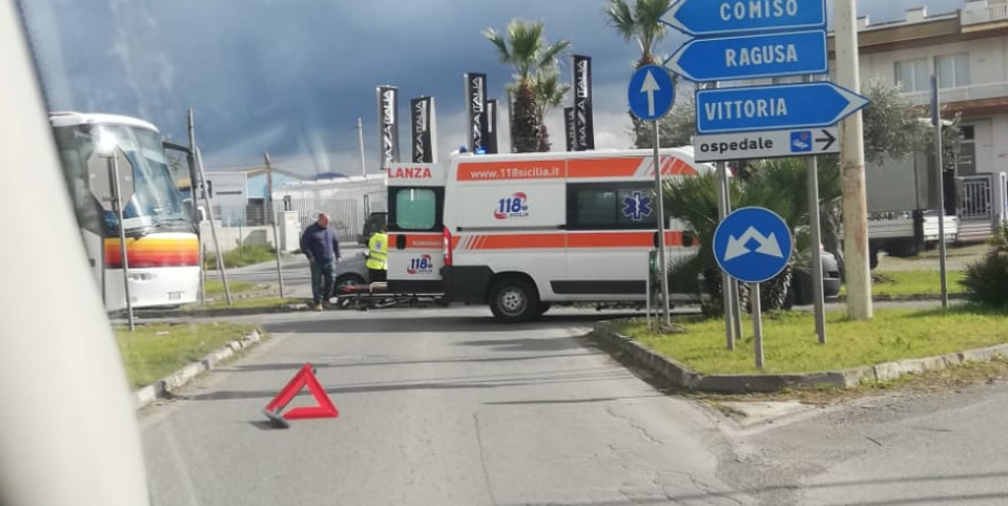 A Vittoria incidente stradale. 2 feriti alla Fontana della Pace
