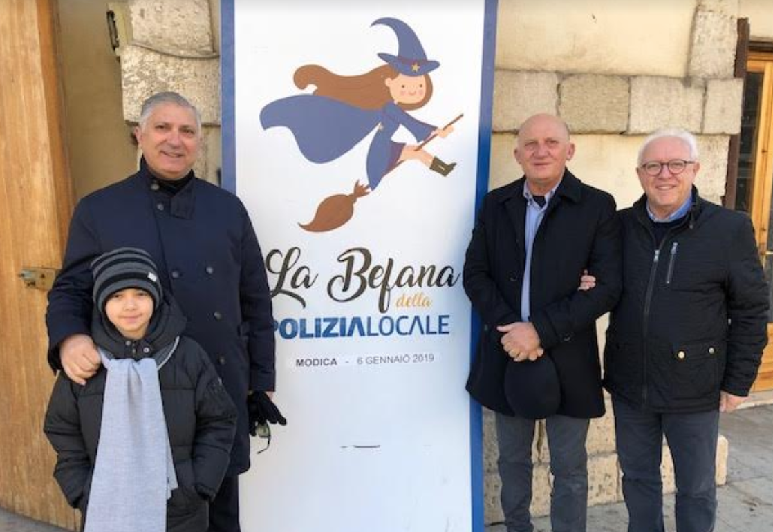 Befana della Polizia Locale a Modica. Raccolti generi alimentari e articoli vari