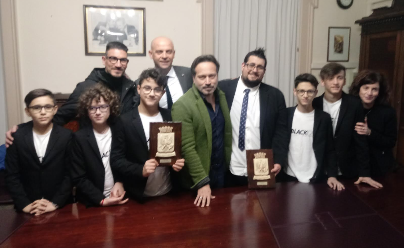 La giovanissima band ragusana dei “Blackout” premiata al Comune