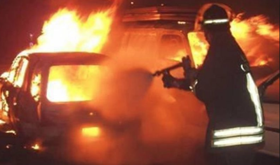 A fuoco autovettura a Ragusa. E’ un incendio doloso