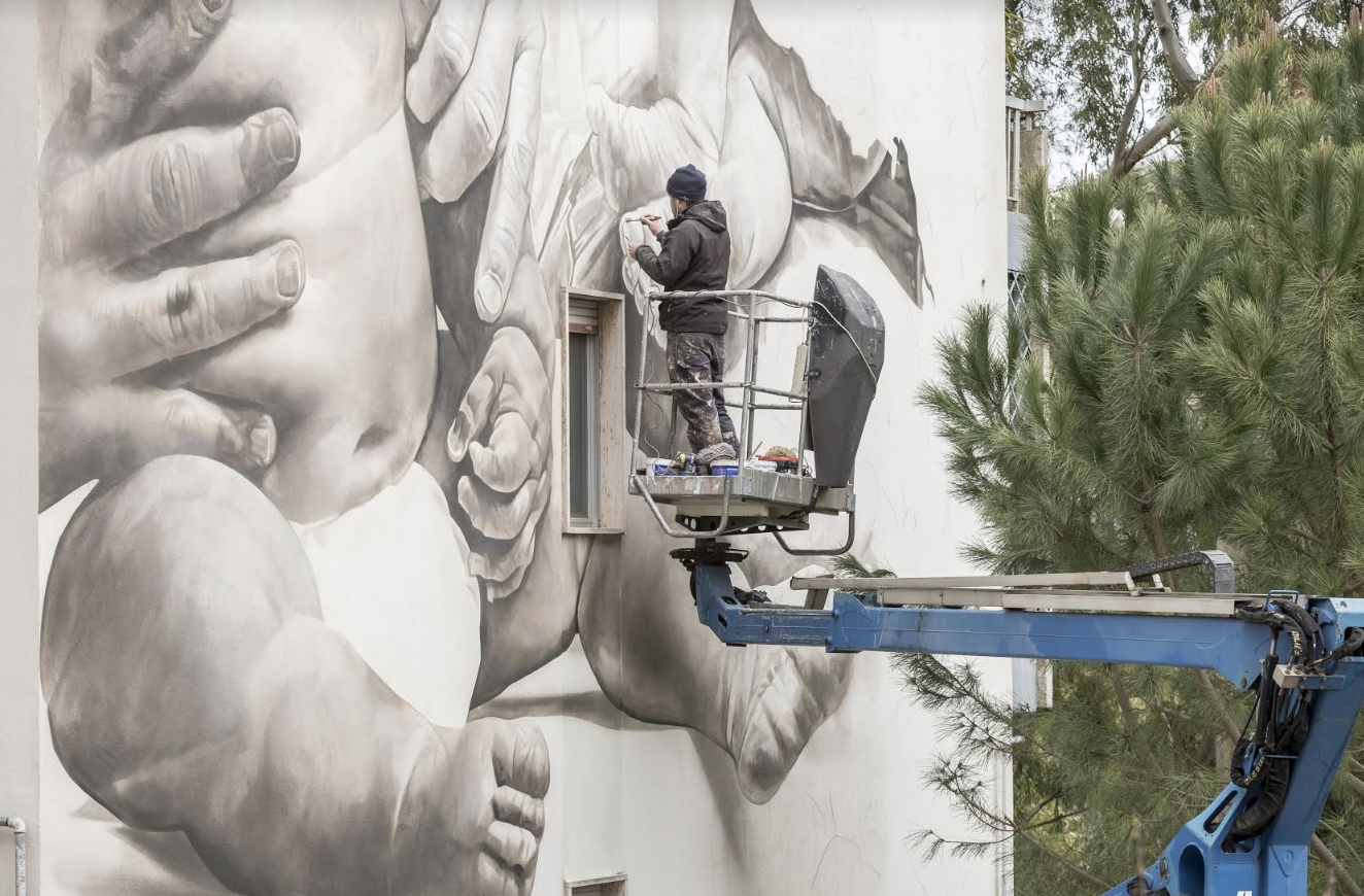 L’opera murale di Guido Van Helten per i 40 anni dell’Avis di Ragusa