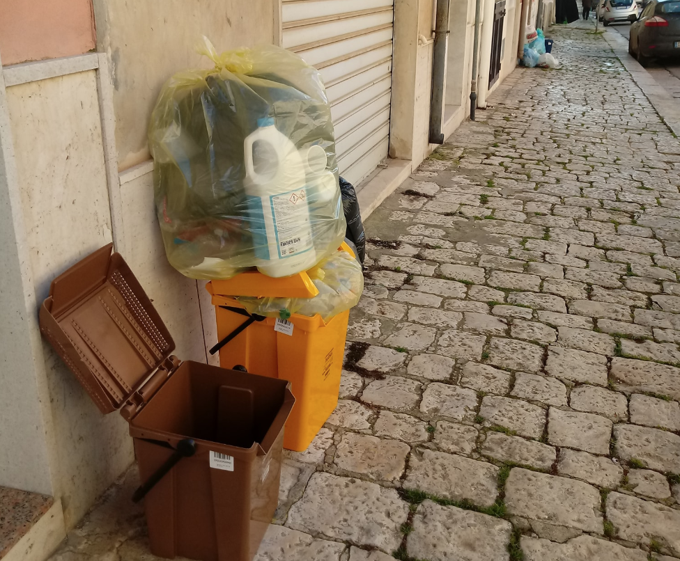 Parte male il nuovo calendario della raccolta differenziata a Ragusa. Critiche dure dai 5 Stelle