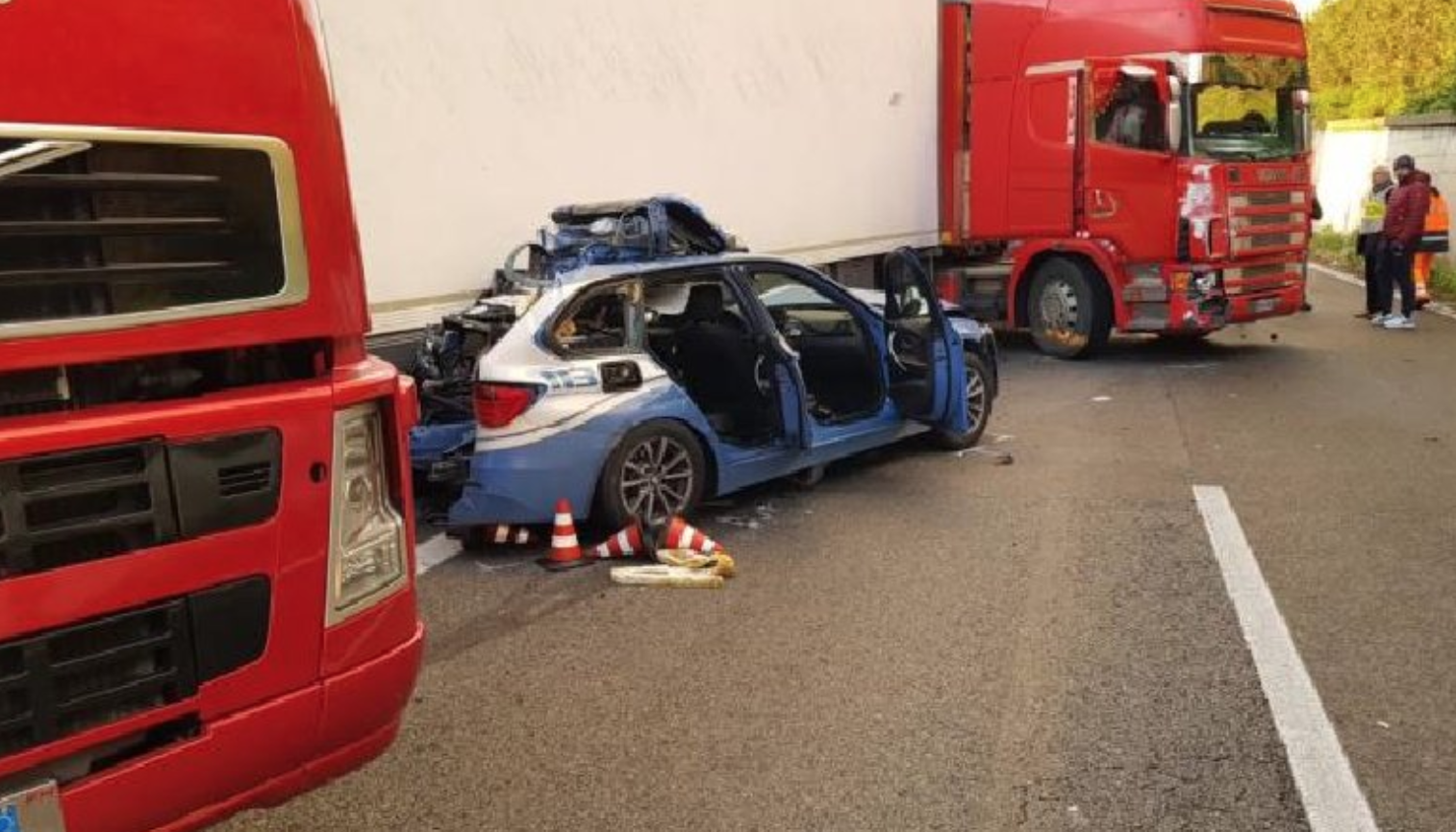 Tir travolge auto della polizia sulla Catania-Messina. Un modicano tra i morti
