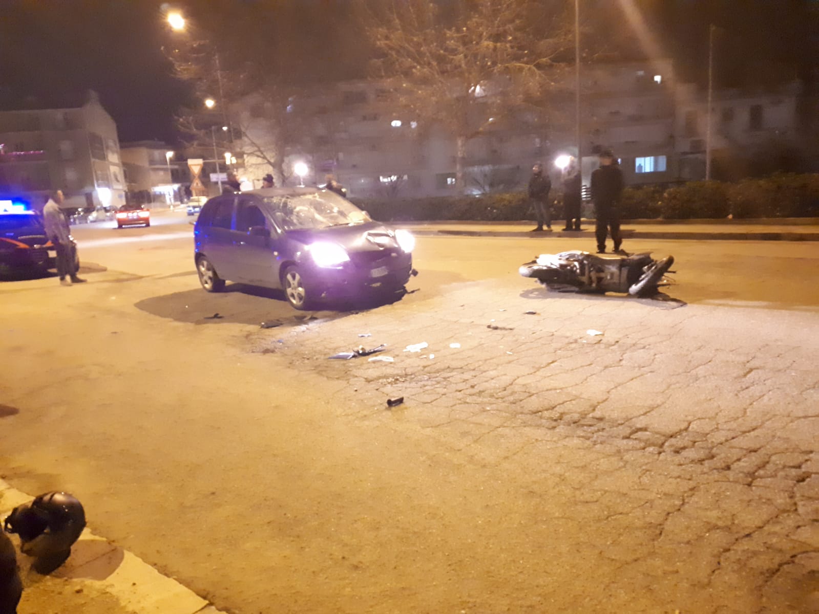 Incidente a Comiso. Auto contro scooter. Ferite due ragazze