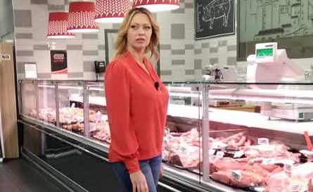 A lezione di cucina con Anna Falchi. Grande protagonista a Ragusa al Centro Commerciale le Masserie