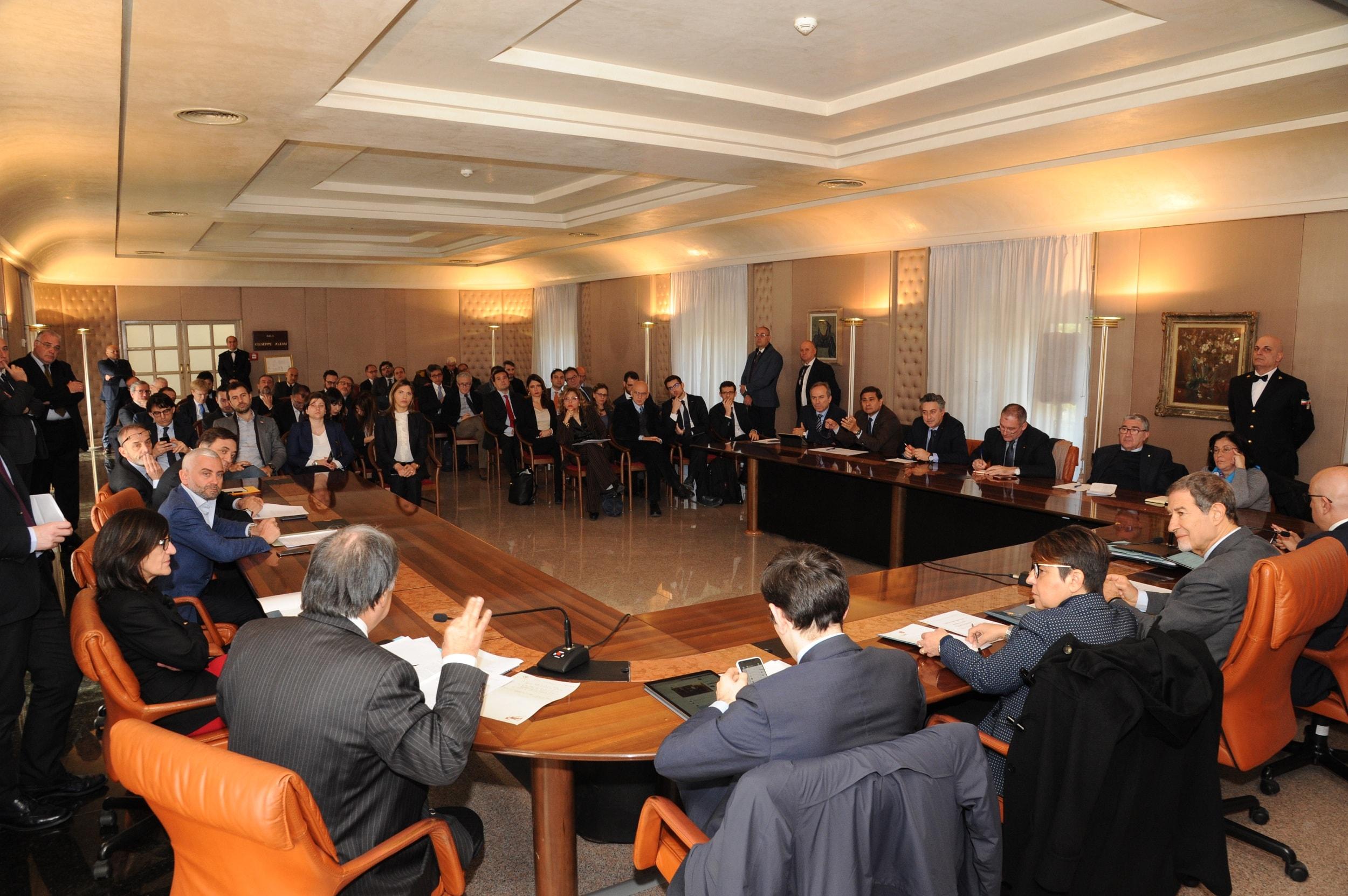 Ex Province senza fondi, la Regione lancia appello al Governo Conte. Critiche da Pd: “Musumeci fa scaricabarile”