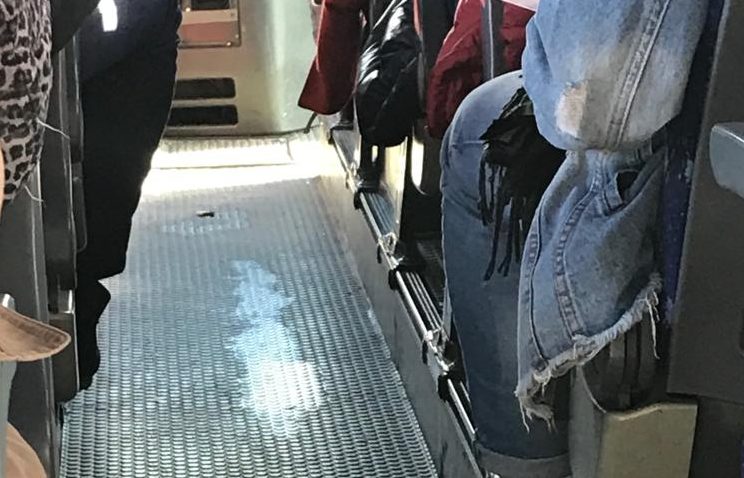 Autobus sporchissimo e obsoleto. Ecco l’inqualificabile viaggio di stamani tra Ragusa e Catania. Ci meritiamo questo?