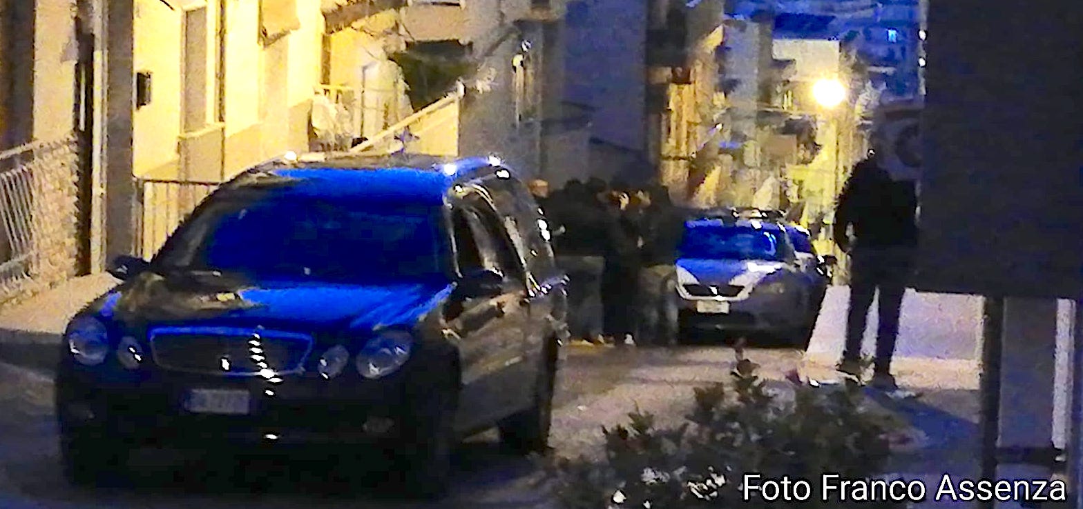 Bimbo morto in casa a Comiso, autopsia non scioglie dubbi. La madre iscritta nel registro degli indagati