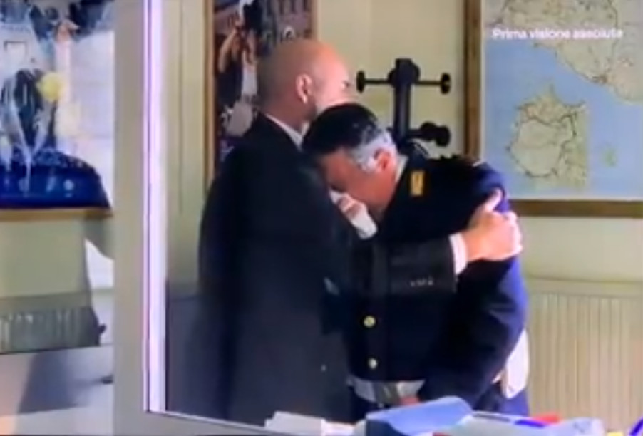 Il commovente pianto di Catarella. Intanto questo lunedì sera il secondo episodio di Montalbano con l’omaggio a Marcello Perracchio. VIDEO