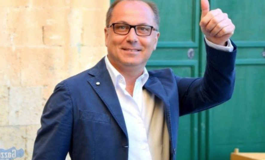 Corrado Bonfanti, sindaco di Noto, aderisce a Forza Italia. E l’opposizione si “unisce” contro