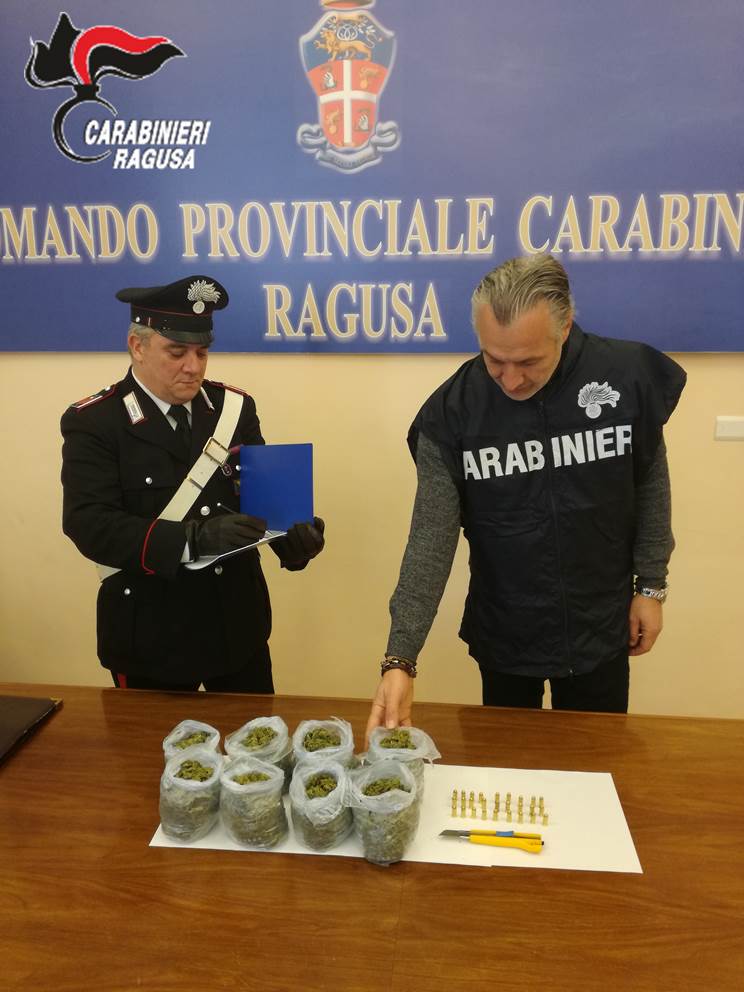 Arrestato giovane comisano. Deteneva droga e munizioni.