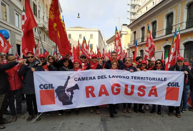 Una folta delegazione Cgil iblea alla protesta a Roma contro il Governo nazionale