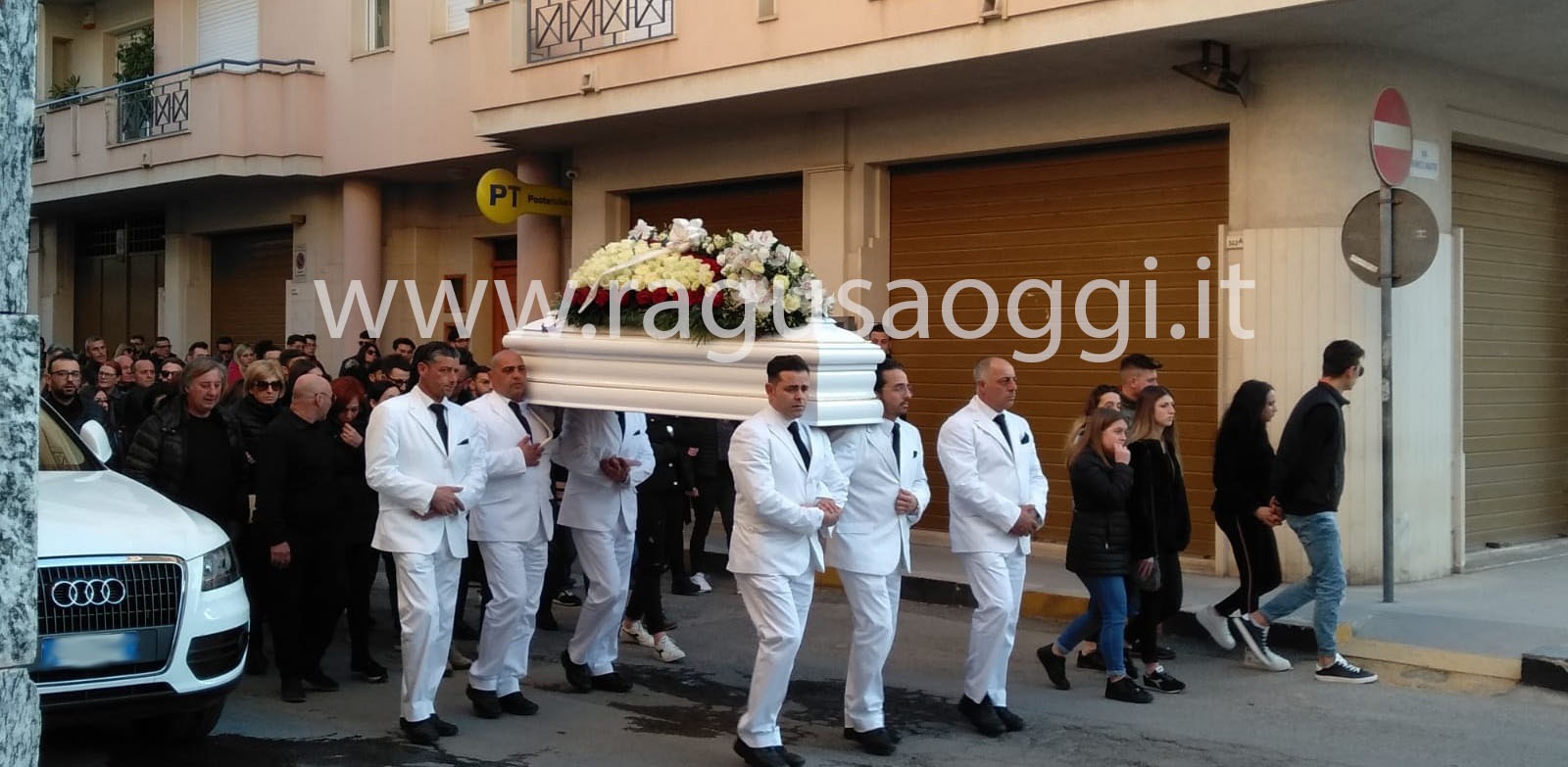 Commozione e dolore ai funerali del 17enne Valerio Cafiso
