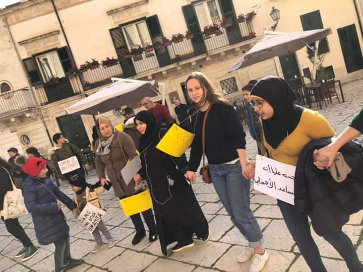 Anche a Scicli il no al decreto Salvini. Davanti al municipio, set de Il Commissario Montalbano