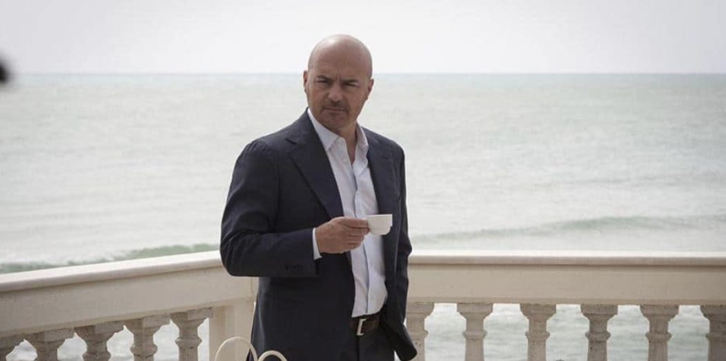 Torna Montalbano e parla di migranti. Il consigliere Giovanni Gurrieri propone cittadinanza onoraria per Luca Zingaretti e iniziative per celebrare i 20 anni della fiction