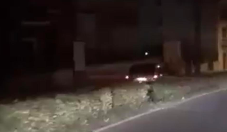 Auto contromano in viale Europa per una notte brava dove si rischia l’incidente. VIDEO