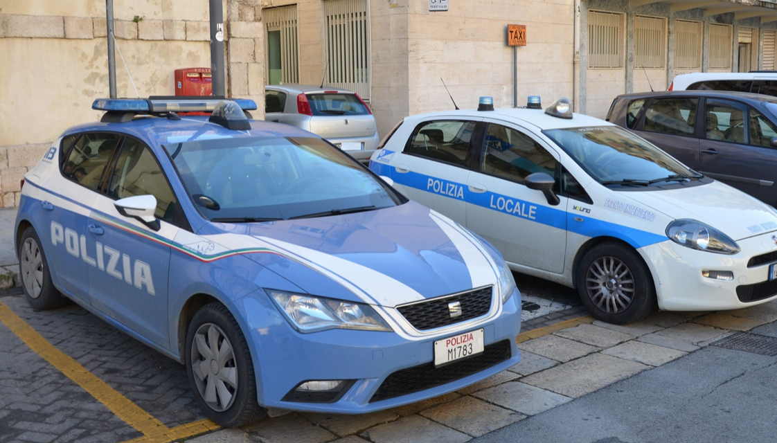 22enne aggredisce poliziotto e vigile urbano durante controllo. Arrestato a Modica