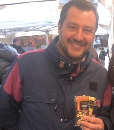 Al ministro Matteo Salvini piace il cioccolato di Modica Igp. L’azienda Nacrè l’ha omaggiato a Teramo