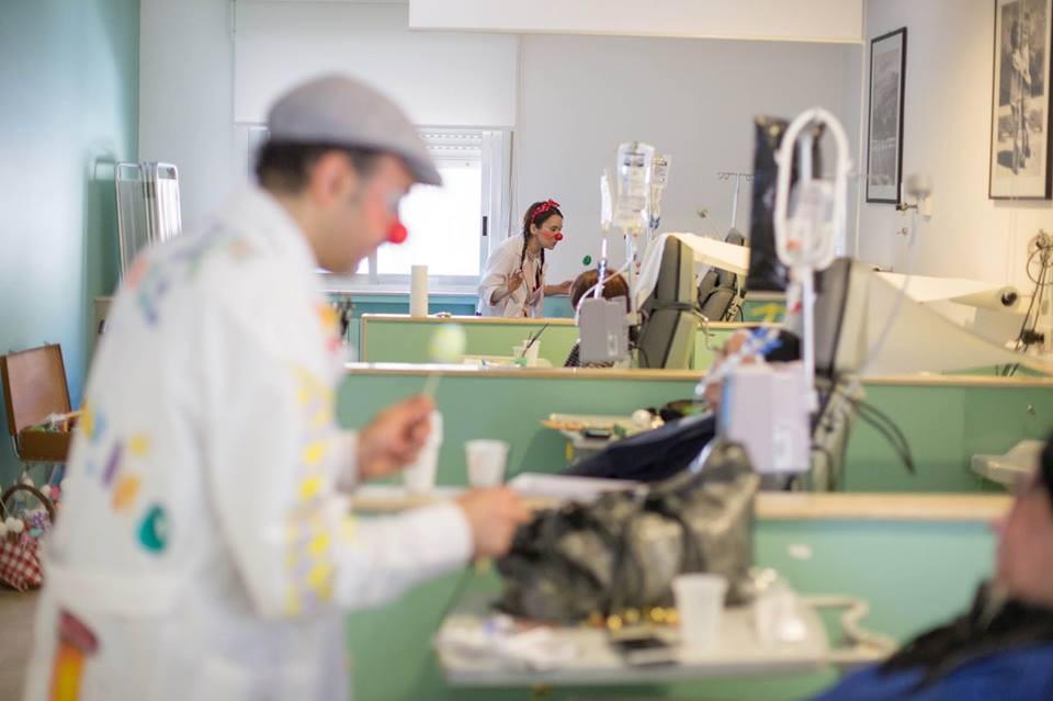 Ci Ridiamo Su, una mostra e un laboratorio di comicoterapia. Questo sabato