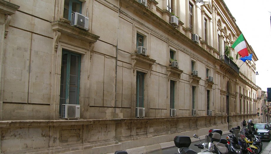 Mancano i soldi e la Provincia vende il palazzo della Prefettura. Offerte entro il 16 aprile