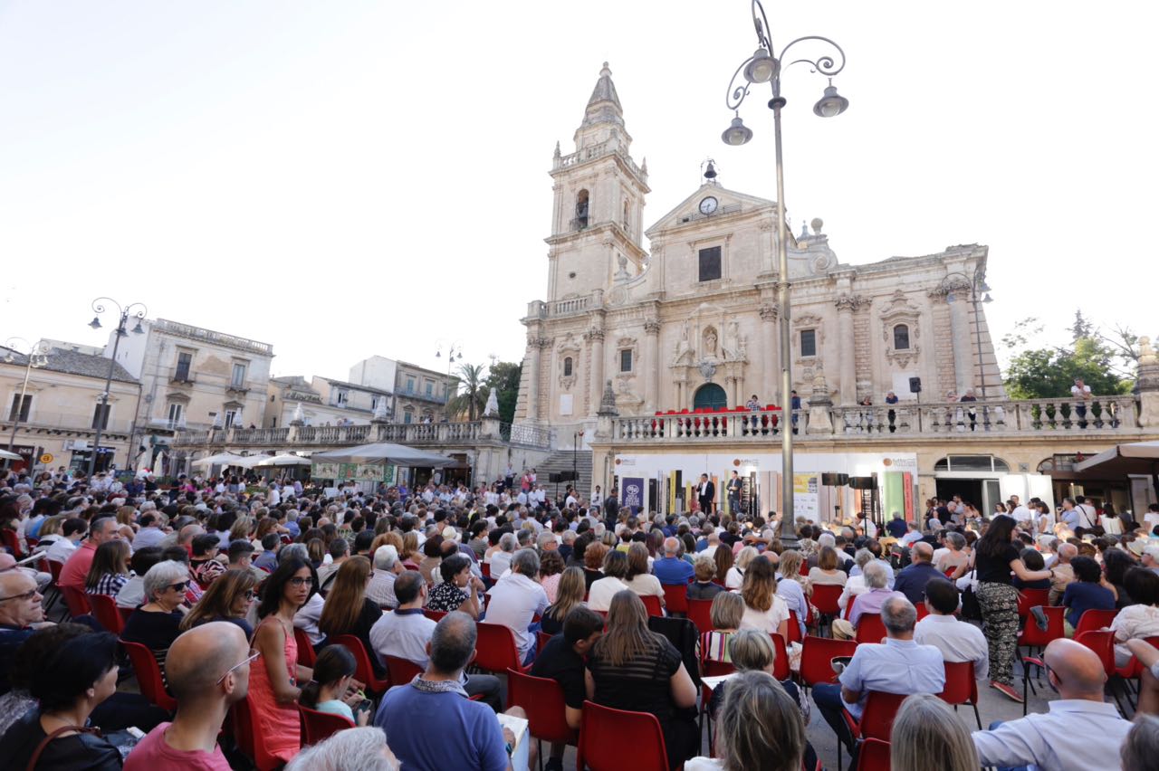 Il festival letterario “A Tutto Volume” compie dieci anni. La festa dei libri torna a Ragusa dal 13 al 16 giugno. Ecco le prime anticipazioni