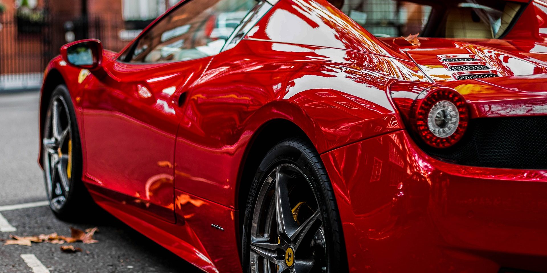 Rubavano auto di lusso a Ragusa e le rivendevano a Malta