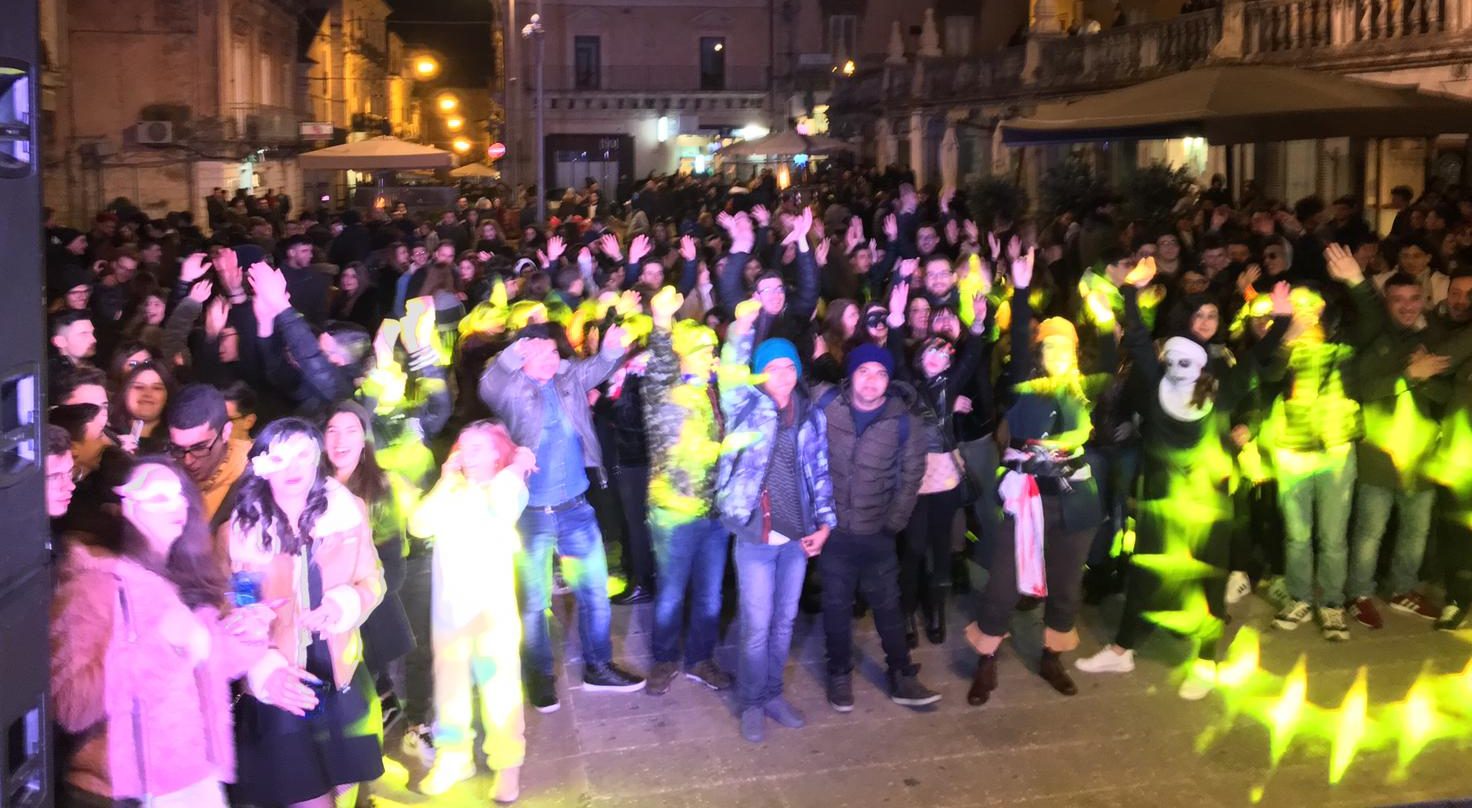 Un primo successo per la festa di Carnevale in piazza a Ragusa. VIDEO