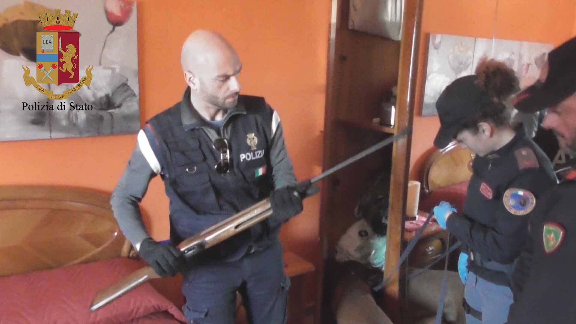 La Polizia di Stato arresta pregiudicato per detenzione d’arma rubata. Grazie al fiuto del cane Soan
