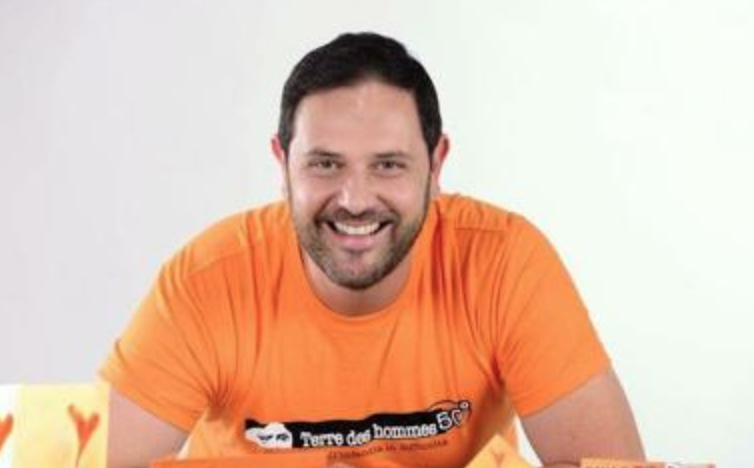 Il wedding planner Luca Melilli aiuta in tv i giovani a dichiararsi alle proprie amate