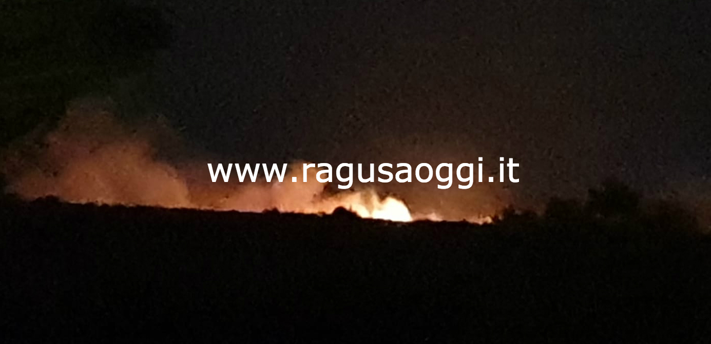 Mega incendio nei pressi del Donnafugata Golf Resort e di Kastalia. Fiamme altissime