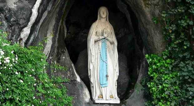 La statua di Lourdes spacciata per “originale” accende il dibattito a Modica.