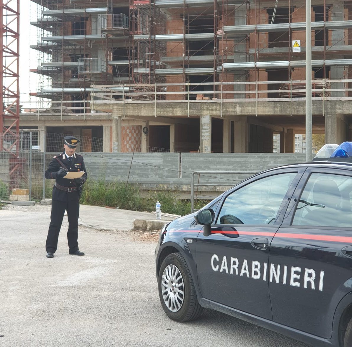 Controllo dei carabinieri nei cantieri edili del quartiere Sorda a Modica