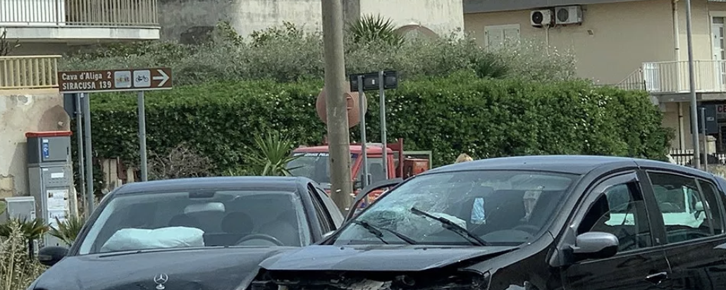 Incidente stradale nel pomeriggio a Cava d’Aliga. Feriti i conducenti